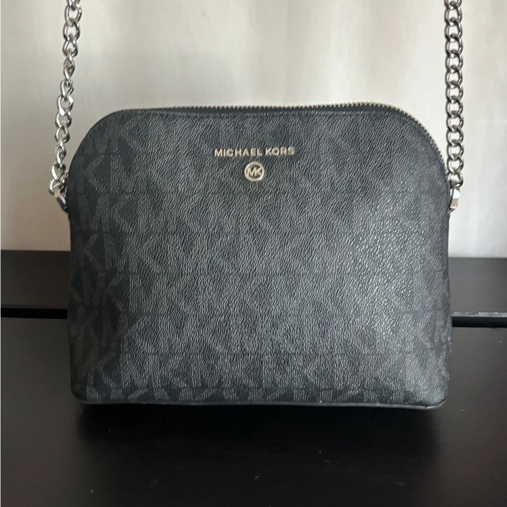 Michael Kors Jet Set Black Crossbody Bag • Chain Strap • Like New